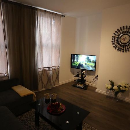 Luxury 1 Bedroom Flat In The Heart Of Wood Green ロンドン 部屋 写真