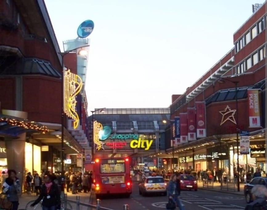 Luxury 1 Bedroom Flat In The Heart Of Wood Green ロンドン エクステリア 写真