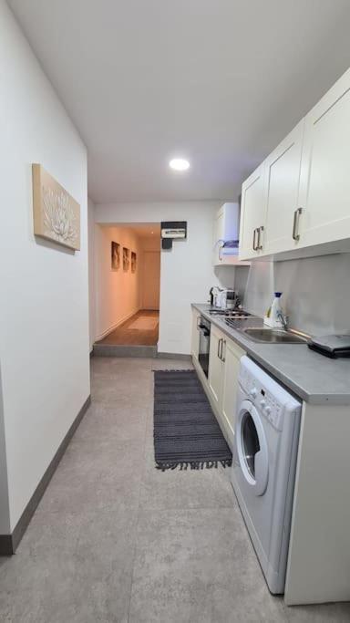 Luxury 1 Bedroom Flat In The Heart Of Wood Green ロンドン エクステリア 写真