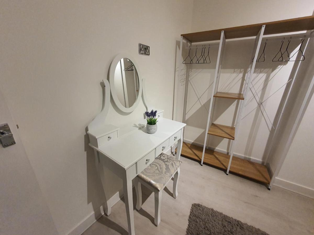 Luxury 1 Bedroom Flat In The Heart Of Wood Green ロンドン エクステリア 写真