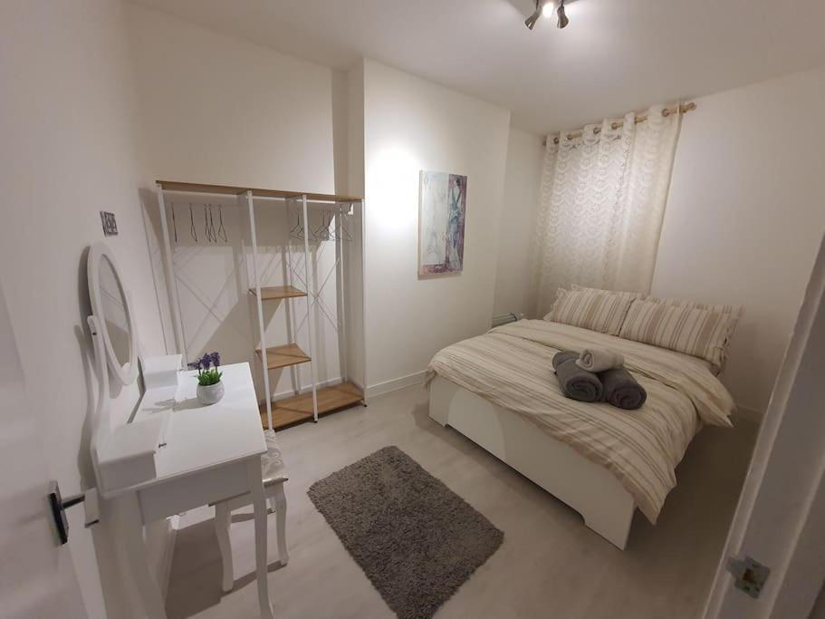Luxury 1 Bedroom Flat In The Heart Of Wood Green ロンドン エクステリア 写真